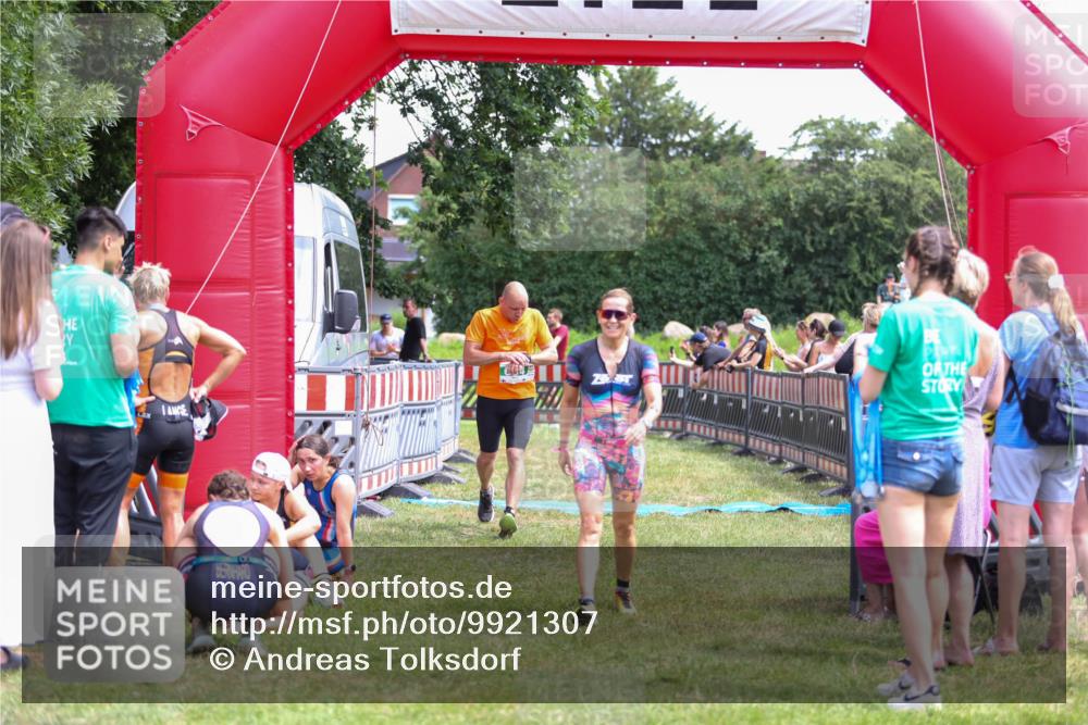 21.06.2026 - 29. Vierlanden-Triathlon Andreas Tolksdorf http://msf.ph/oto/9921307 21.06.2026 13:28:30 Ziel 38, 684, 835, 1009 meine-sportfotos.de