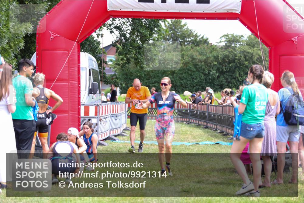 21.06.2026 - 29. Vierlanden-Triathlon Andreas Tolksdorf http://msf.ph/oto/9921314 21.06.2026 13:28:30 Ziel 38, 684, 835, 1009 meine-sportfotos.de