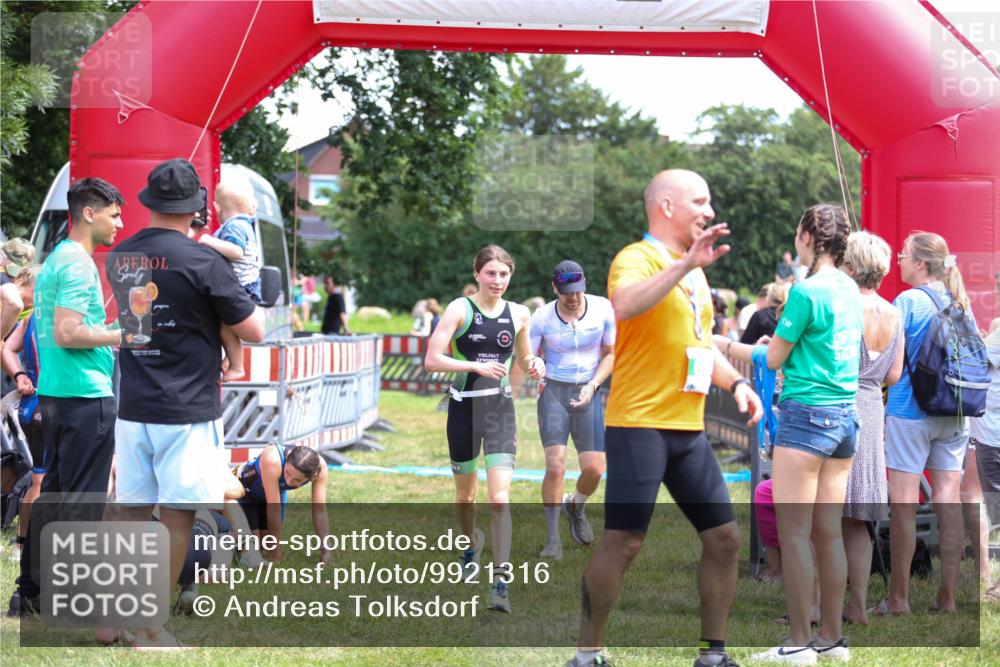 21.06.2026 - 29. Vierlanden-Triathlon Andreas Tolksdorf http://msf.ph/oto/9921316 21.06.2026 13:28:39 Ziel 38, 707, 827, 1009 meine-sportfotos.de