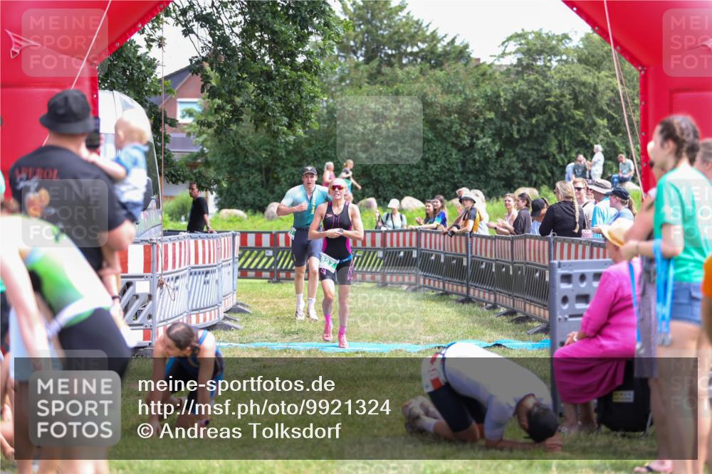 21.06.2026 - 29. Vierlanden-Triathlon Andreas Tolksdorf http://msf.ph/oto/9921324 21.06.2026 13:28:44 Ziel 707, 827 meine-sportfotos.de