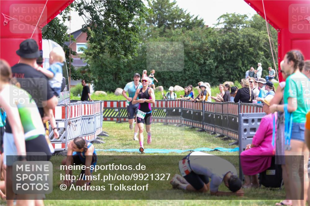 21.06.2026 - 29. Vierlanden-Triathlon Andreas Tolksdorf http://msf.ph/oto/9921327 21.06.2026 13:28:44 Ziel 707, 827 meine-sportfotos.de