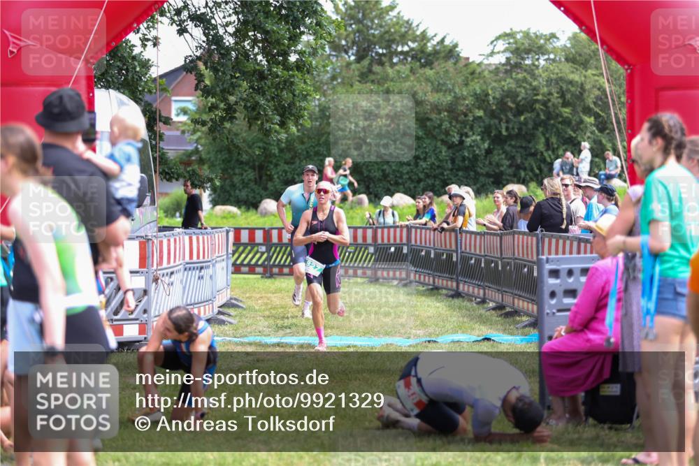 21.06.2026 - 29. Vierlanden-Triathlon Andreas Tolksdorf http://msf.ph/oto/9921329 21.06.2026 13:28:44 Ziel 707, 827 meine-sportfotos.de