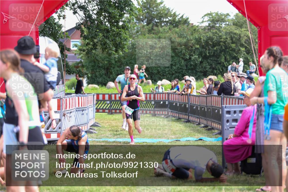 21.06.2026 - 29. Vierlanden-Triathlon Andreas Tolksdorf http://msf.ph/oto/9921330 21.06.2026 13:28:44 Ziel 707, 827 meine-sportfotos.de
