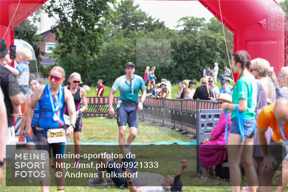 21.06.2026 - 29. Vierlanden-Triathlon Andreas Tolksdorf http://msf.ph/oto/9921333 21.06.2026 13:28:47 Ziel 707, 827, 901 meine-sportfotos.de