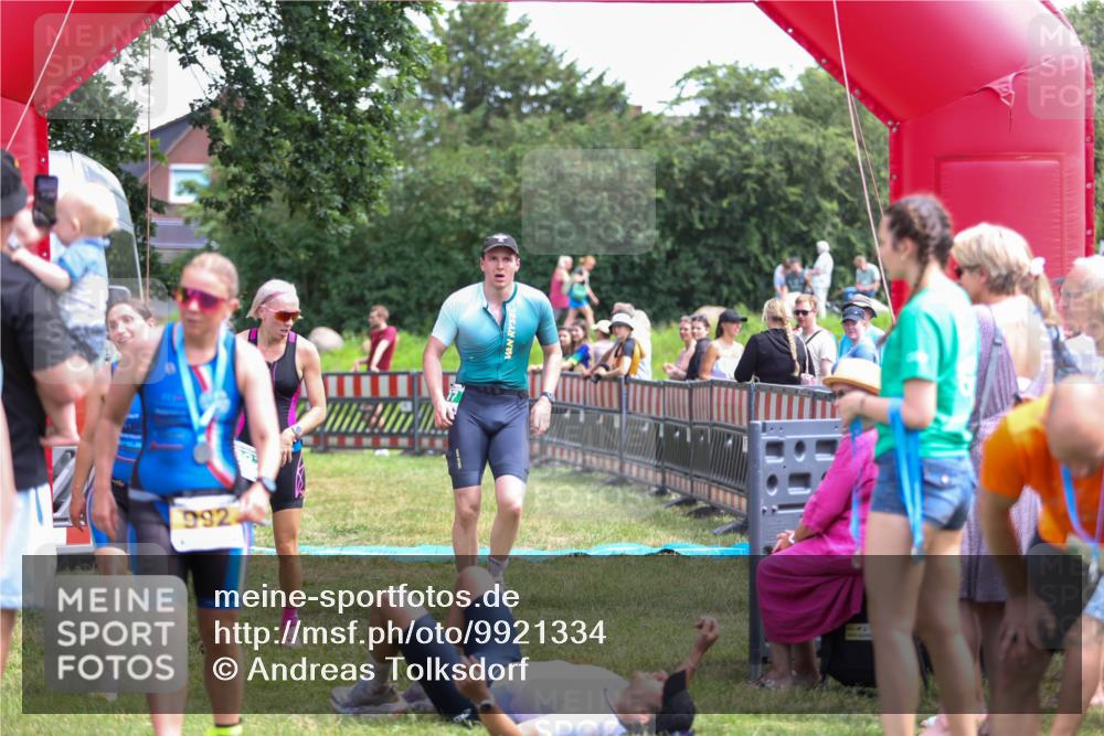 21.06.2026 - 29. Vierlanden-Triathlon Andreas Tolksdorf http://msf.ph/oto/9921334 21.06.2026 13:28:47 Ziel 707, 827, 901 meine-sportfotos.de