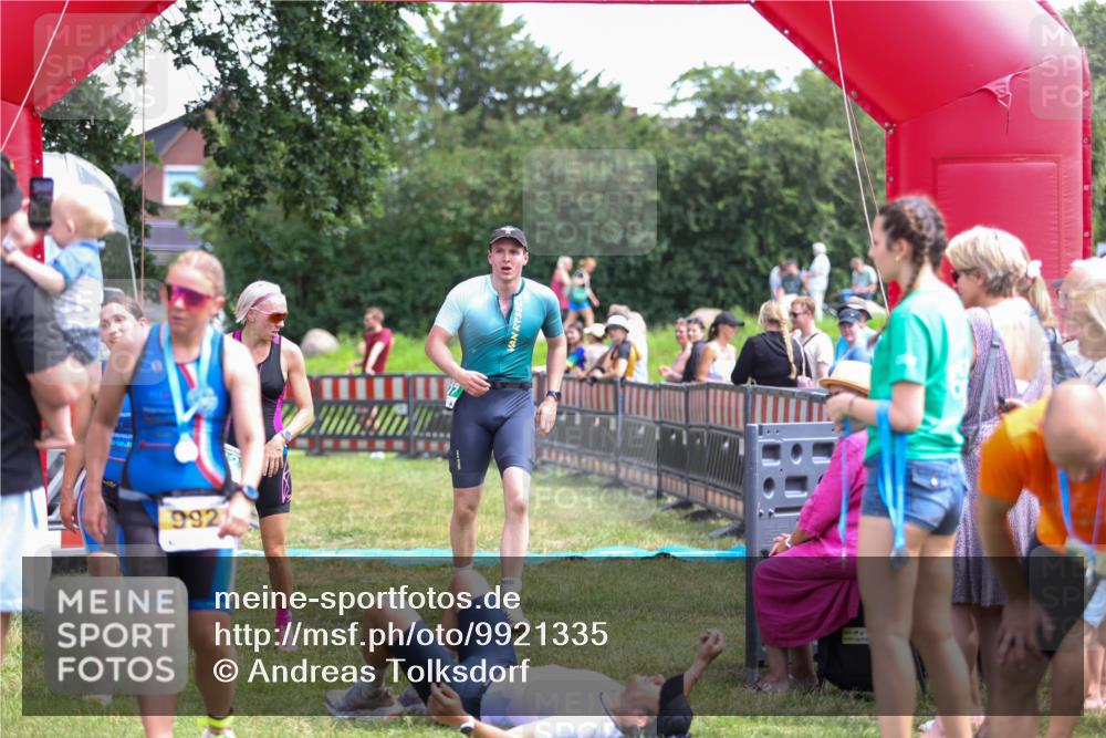 21.06.2026 - 29. Vierlanden-Triathlon Andreas Tolksdorf http://msf.ph/oto/9921335 21.06.2026 13:28:47 Ziel 707, 827, 901 meine-sportfotos.de