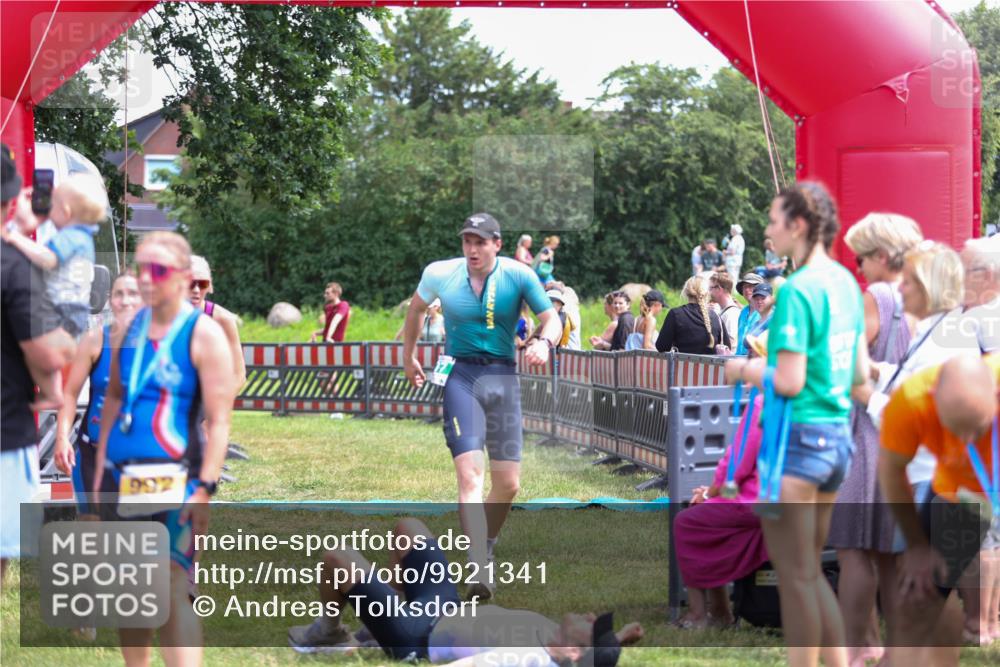 21.06.2026 - 29. Vierlanden-Triathlon Andreas Tolksdorf http://msf.ph/oto/9921341 21.06.2026 13:28:47 Ziel 707, 827, 901 meine-sportfotos.de