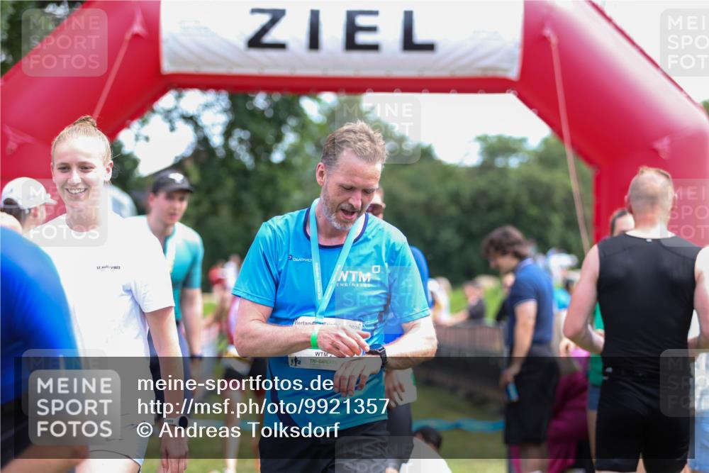 21.06.2026 - 29. Vierlanden-Triathlon Andreas Tolksdorf http://msf.ph/oto/9921357 21.06.2026 13:29:08 Ziel 746, 1004 meine-sportfotos.de