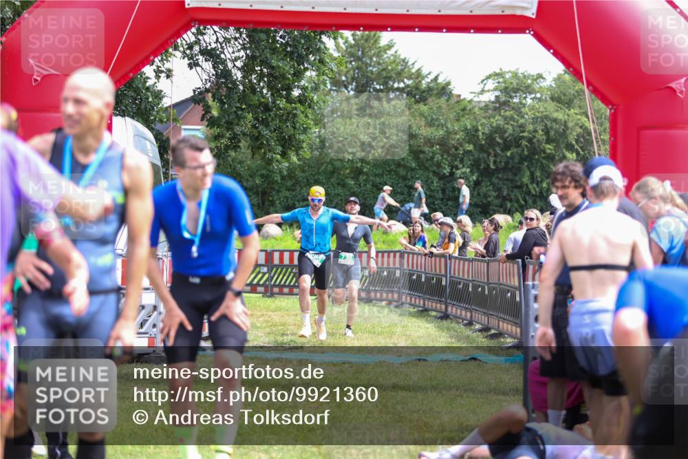 21.06.2026 - 29. Vierlanden-Triathlon Andreas Tolksdorf http://msf.ph/oto/9921360 21.06.2026 13:29:29 Ziel 114, 693, 730 meine-sportfotos.de