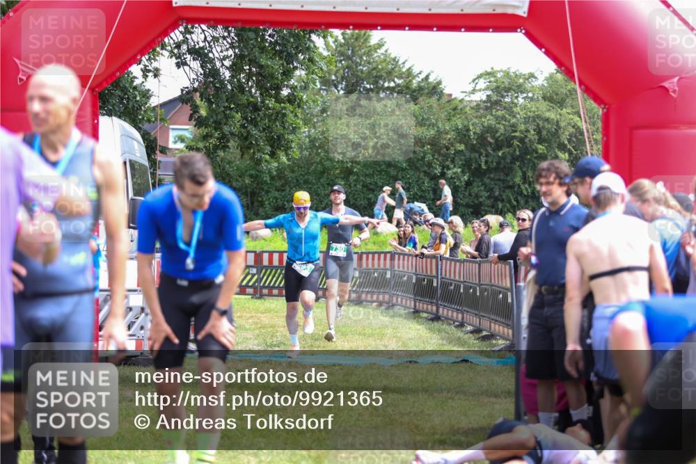 21.06.2026 - 29. Vierlanden-Triathlon Andreas Tolksdorf http://msf.ph/oto/9921365 21.06.2026 13:29:29 Ziel 114, 693, 730 meine-sportfotos.de