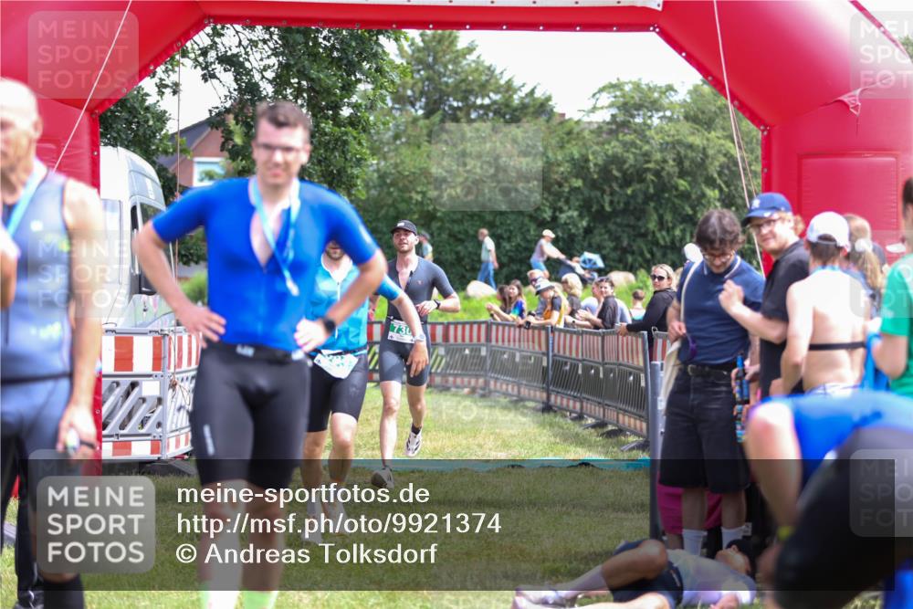 21.06.2026 - 29. Vierlanden-Triathlon Andreas Tolksdorf http://msf.ph/oto/9921374 21.06.2026 13:29:30 Ziel 114, 693, 730 meine-sportfotos.de