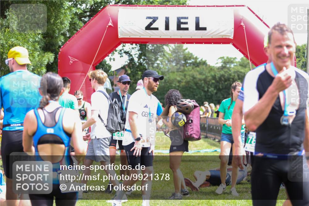21.06.2026 - 29. Vierlanden-Triathlon Andreas Tolksdorf http://msf.ph/oto/9921378 21.06.2026 13:30:02 Ziel 685, 1006, 1008 meine-sportfotos.de