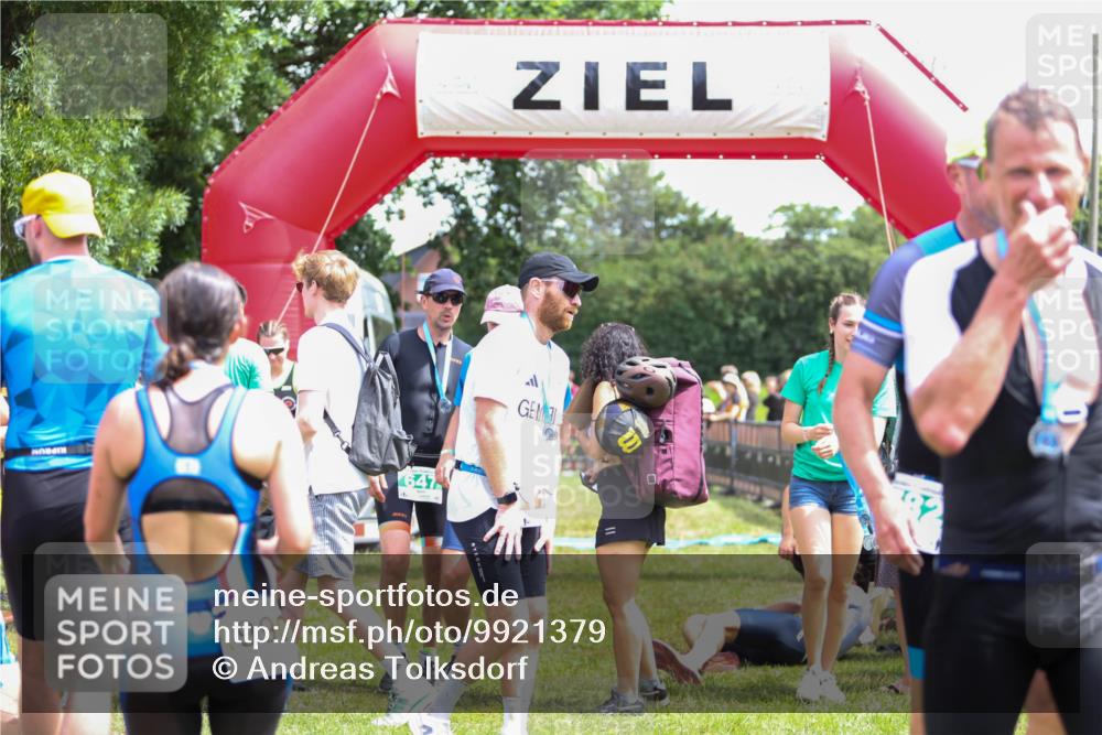 21.06.2026 - 29. Vierlanden-Triathlon Andreas Tolksdorf http://msf.ph/oto/9921379 21.06.2026 13:30:02 Ziel 685, 1006, 1008 meine-sportfotos.de