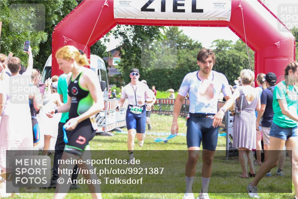 21.06.2026 - 29. Vierlanden-Triathlon Andreas Tolksdorf http://msf.ph/oto/9921387 21.06.2026 13:30:22 Ziel 83, 747, 758, 1011 meine-sportfotos.de