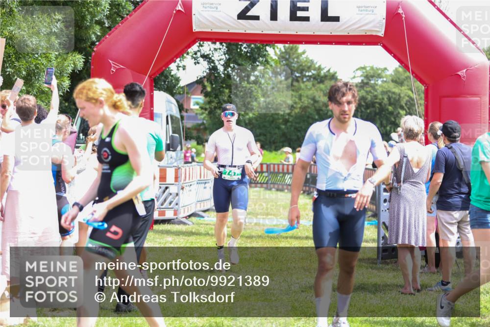 21.06.2026 - 29. Vierlanden-Triathlon Andreas Tolksdorf http://msf.ph/oto/9921389 21.06.2026 13:30:22 Ziel 83, 747, 758, 1011 meine-sportfotos.de