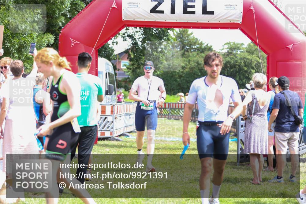 21.06.2026 - 29. Vierlanden-Triathlon Andreas Tolksdorf http://msf.ph/oto/9921391 21.06.2026 13:30:22 Ziel 83, 747, 758, 1011 meine-sportfotos.de