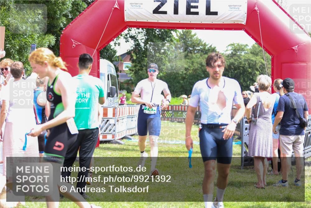 21.06.2026 - 29. Vierlanden-Triathlon Andreas Tolksdorf http://msf.ph/oto/9921392 21.06.2026 13:30:22 Ziel 83, 747, 758, 1011 meine-sportfotos.de