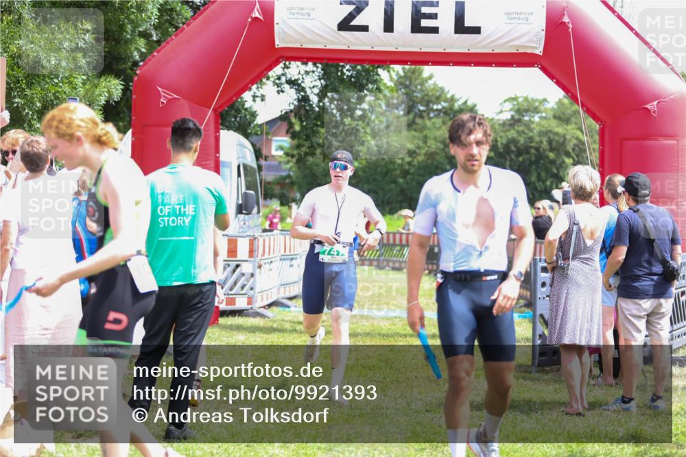 21.06.2026 - 29. Vierlanden-Triathlon Andreas Tolksdorf http://msf.ph/oto/9921393 21.06.2026 13:30:22 Ziel 83, 747, 758, 1011 meine-sportfotos.de