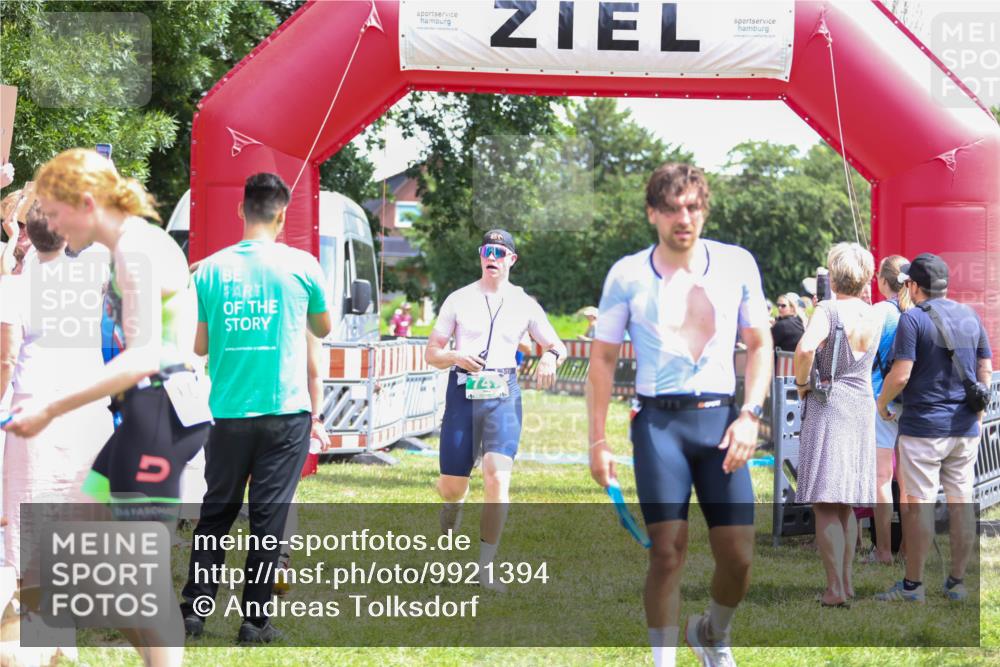 21.06.2026 - 29. Vierlanden-Triathlon Andreas Tolksdorf http://msf.ph/oto/9921394 21.06.2026 13:30:22 Ziel 83, 747, 758, 1011 meine-sportfotos.de