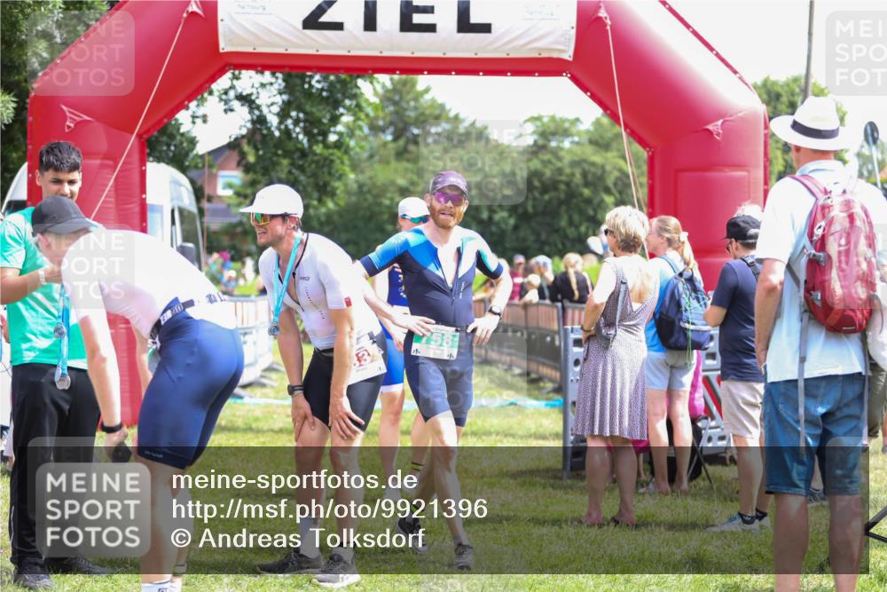 21.06.2026 - 29. Vierlanden-Triathlon Andreas Tolksdorf http://msf.ph/oto/9921396 21.06.2026 13:30:31 Ziel 1011 meine-sportfotos.de