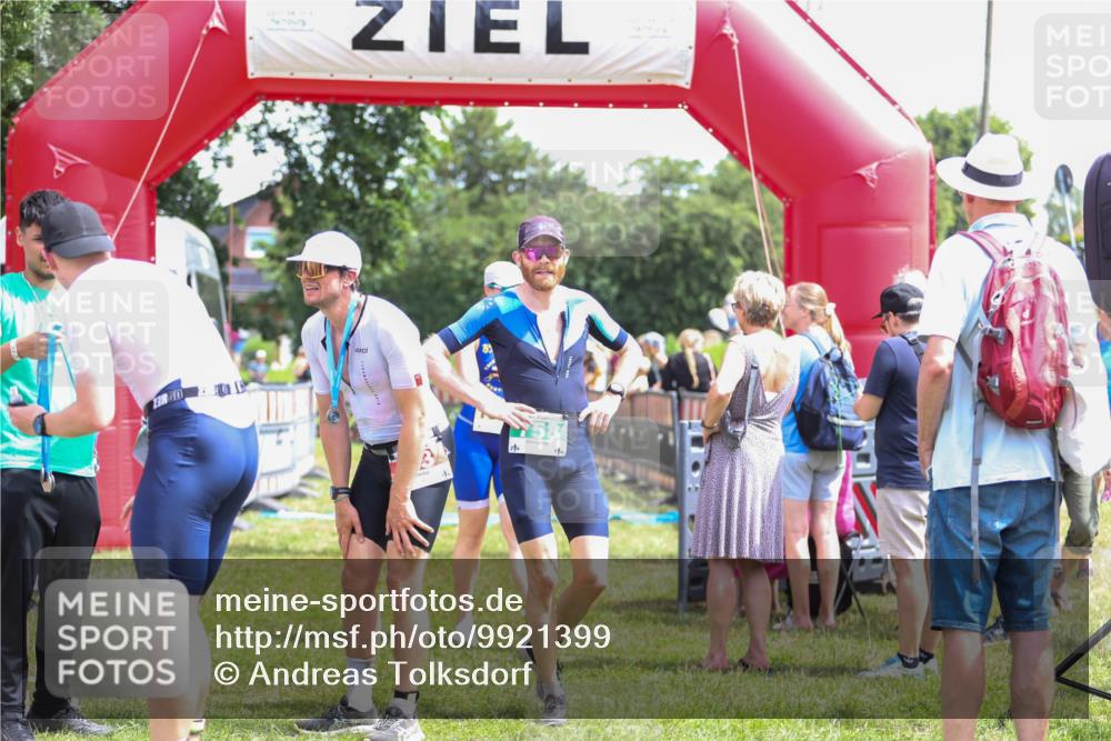21.06.2026 - 29. Vierlanden-Triathlon Andreas Tolksdorf http://msf.ph/oto/9921399 21.06.2026 13:30:31 Ziel 1011 meine-sportfotos.de