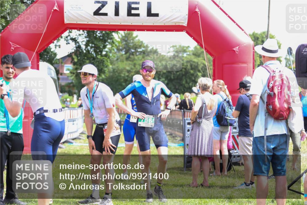21.06.2026 - 29. Vierlanden-Triathlon Andreas Tolksdorf http://msf.ph/oto/9921400 21.06.2026 13:30:31 Ziel 1011 meine-sportfotos.de