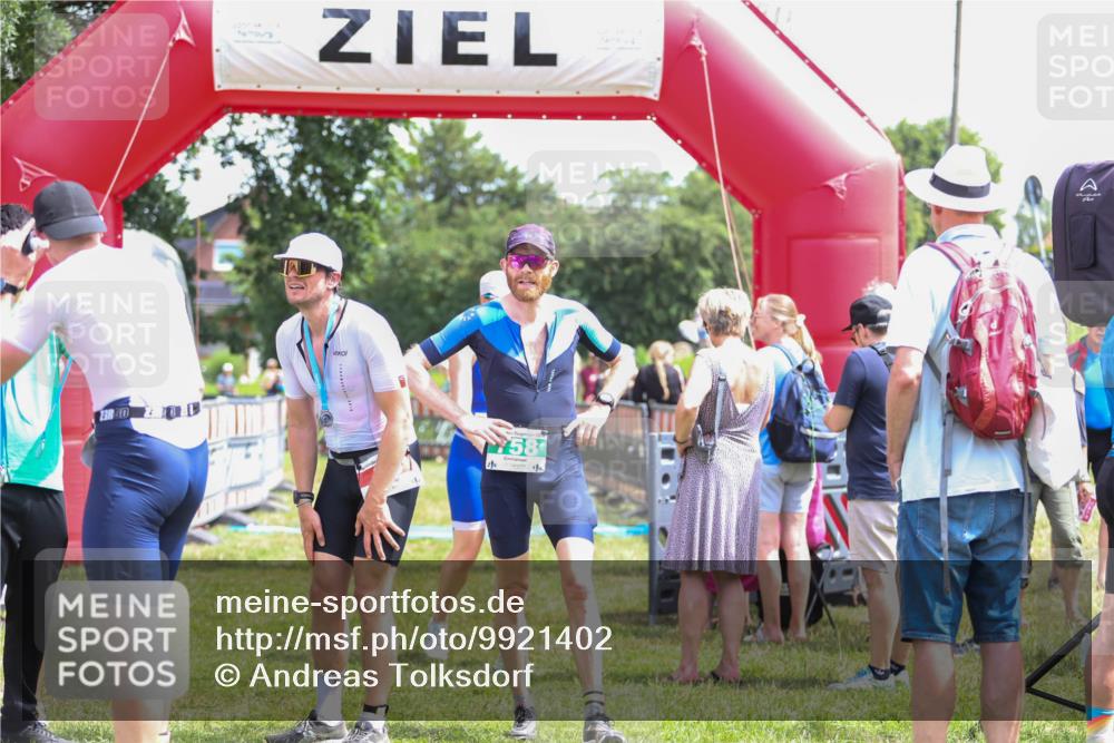 21.06.2026 - 29. Vierlanden-Triathlon Andreas Tolksdorf http://msf.ph/oto/9921402 21.06.2026 13:30:31 Ziel 1011 meine-sportfotos.de