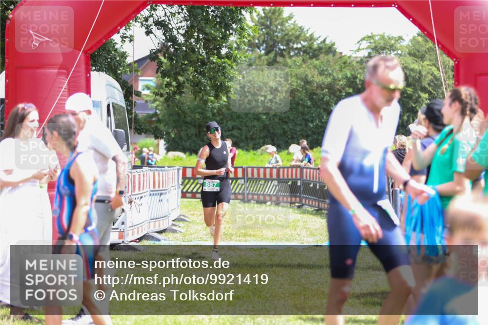 21.06.2026 - 29. Vierlanden-Triathlon Andreas Tolksdorf http://msf.ph/oto/9921419 21.06.2026 13:31:01 Ziel 887 meine-sportfotos.de