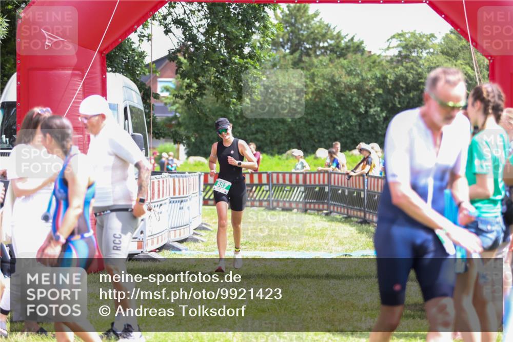 21.06.2026 - 29. Vierlanden-Triathlon Andreas Tolksdorf http://msf.ph/oto/9921423 21.06.2026 13:31:02 Ziel 887 meine-sportfotos.de