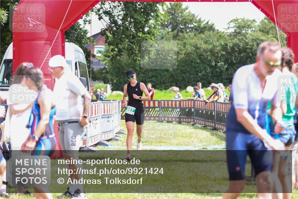 21.06.2026 - 29. Vierlanden-Triathlon Andreas Tolksdorf http://msf.ph/oto/9921424 21.06.2026 13:31:02 Ziel 887 meine-sportfotos.de