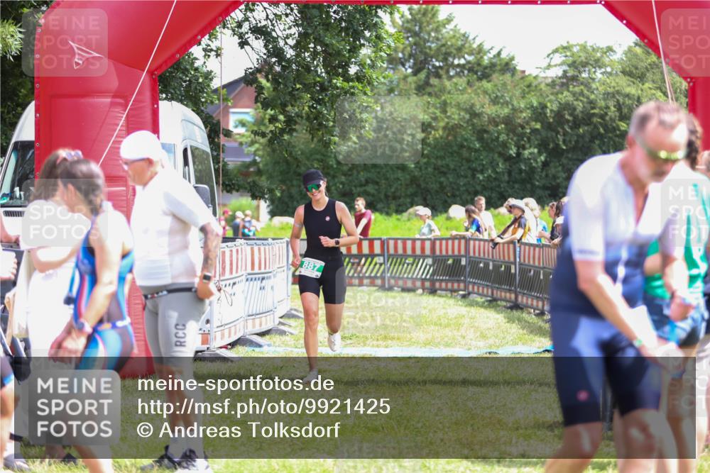 21.06.2026 - 29. Vierlanden-Triathlon Andreas Tolksdorf http://msf.ph/oto/9921425 21.06.2026 13:31:02 Ziel 887 meine-sportfotos.de