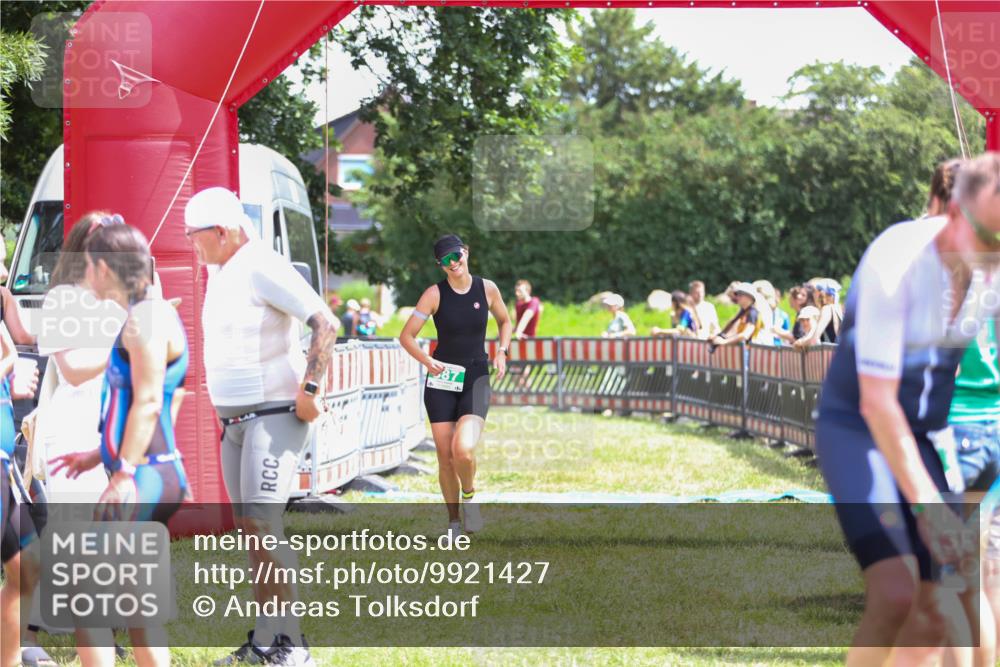 21.06.2026 - 29. Vierlanden-Triathlon Andreas Tolksdorf http://msf.ph/oto/9921427 21.06.2026 13:31:02 Ziel 887 meine-sportfotos.de