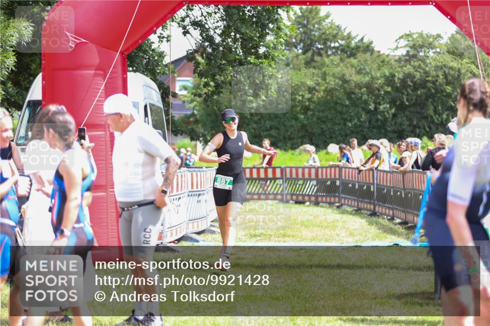 21.06.2026 - 29. Vierlanden-Triathlon Andreas Tolksdorf http://msf.ph/oto/9921428 21.06.2026 13:31:02 Ziel 887 meine-sportfotos.de