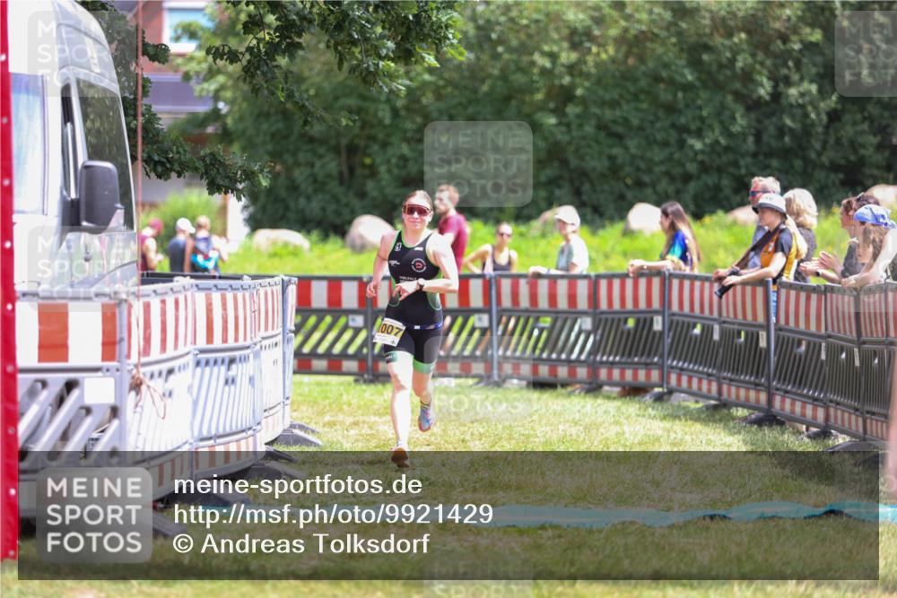 21.06.2026 - 29. Vierlanden-Triathlon Andreas Tolksdorf http://msf.ph/oto/9921429 21.06.2026 13:31:17 Ziel 1007 meine-sportfotos.de