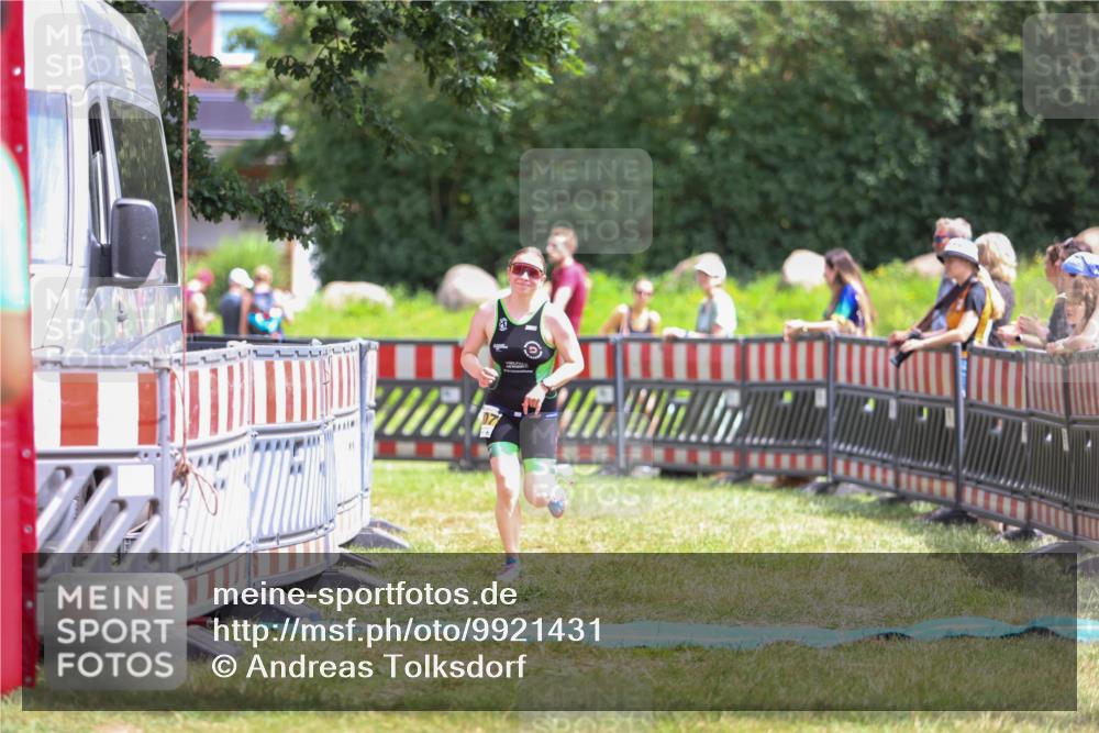 21.06.2026 - 29. Vierlanden-Triathlon Andreas Tolksdorf http://msf.ph/oto/9921431 21.06.2026 13:31:17 Ziel 1007 meine-sportfotos.de