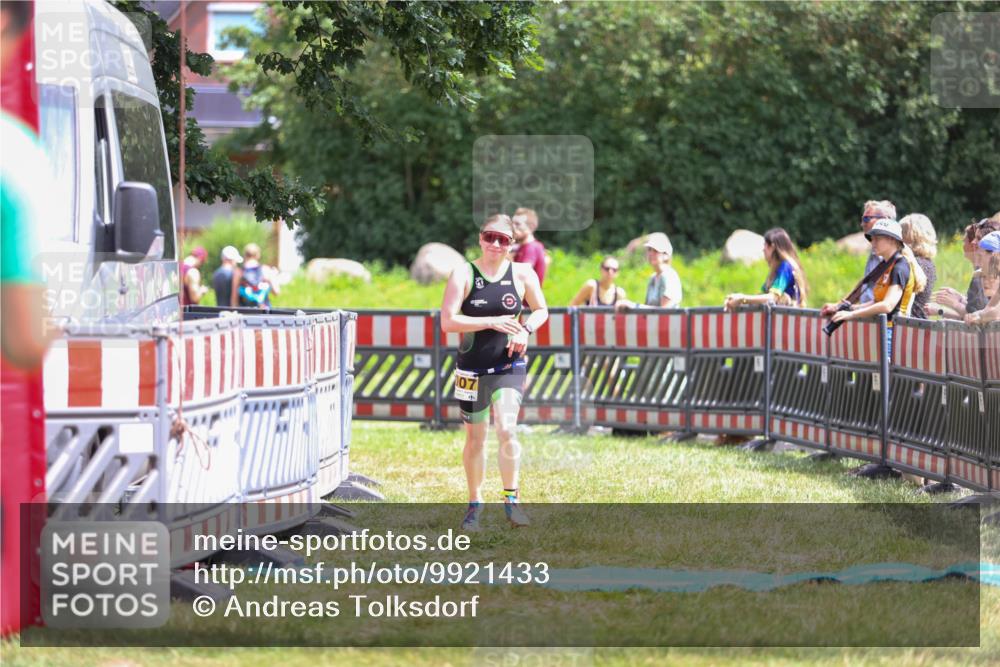 21.06.2026 - 29. Vierlanden-Triathlon Andreas Tolksdorf http://msf.ph/oto/9921433 21.06.2026 13:31:17 Ziel 1007 meine-sportfotos.de