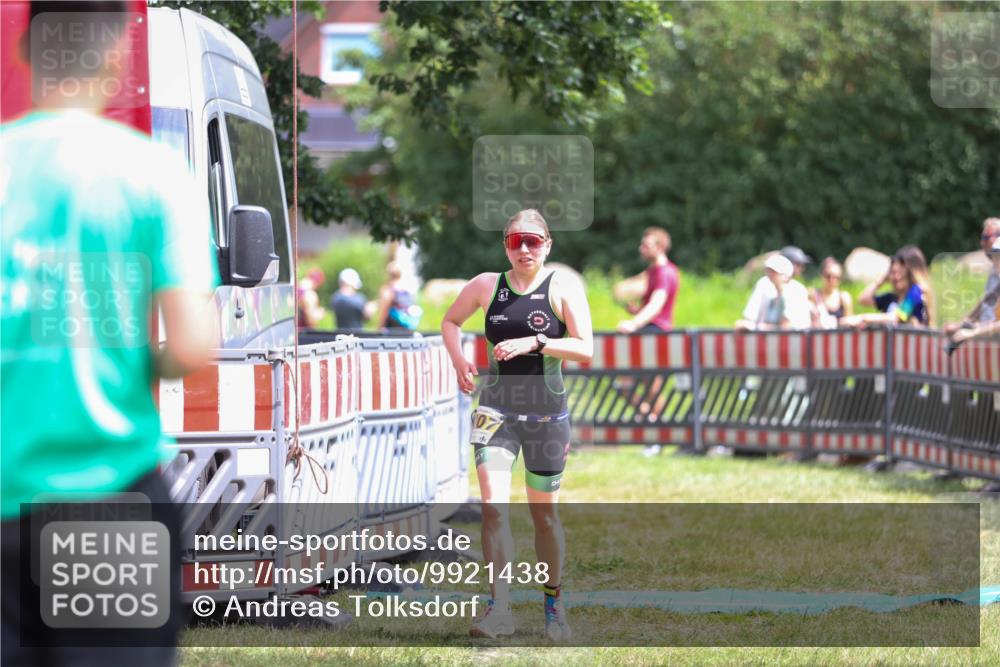 21.06.2026 - 29. Vierlanden-Triathlon Andreas Tolksdorf http://msf.ph/oto/9921438 21.06.2026 13:31:19 Ziel 1007, 1016 meine-sportfotos.de