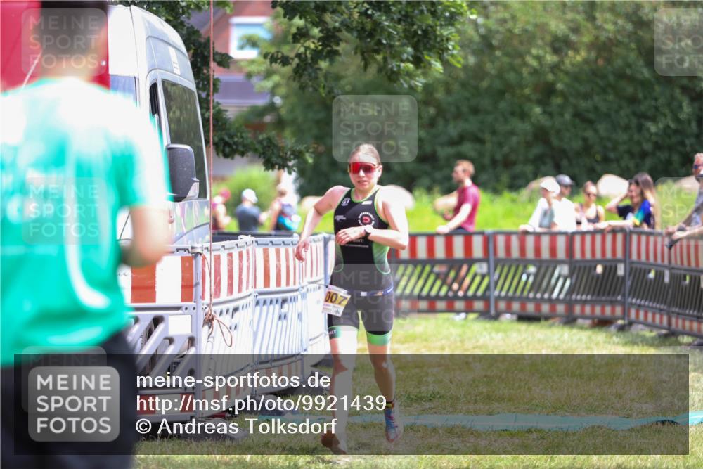 21.06.2026 - 29. Vierlanden-Triathlon Andreas Tolksdorf http://msf.ph/oto/9921439 21.06.2026 13:31:19 Ziel 1007, 1016 meine-sportfotos.de
