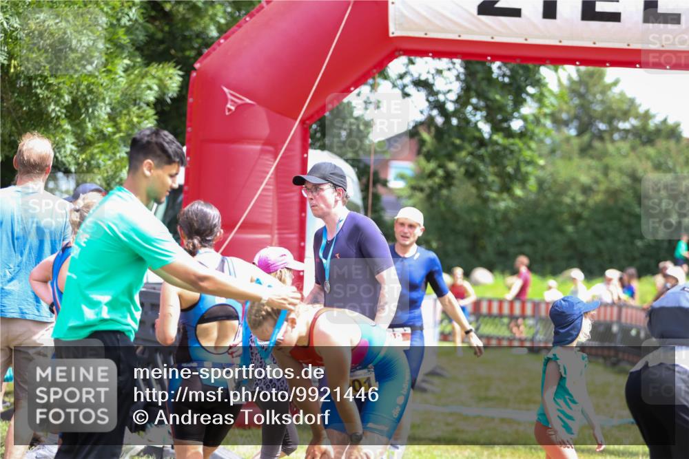 21.06.2026 - 29. Vierlanden-Triathlon Andreas Tolksdorf http://msf.ph/oto/9921446 21.06.2026 13:31:44 Ziel 98, 163, 999, 1021 meine-sportfotos.de