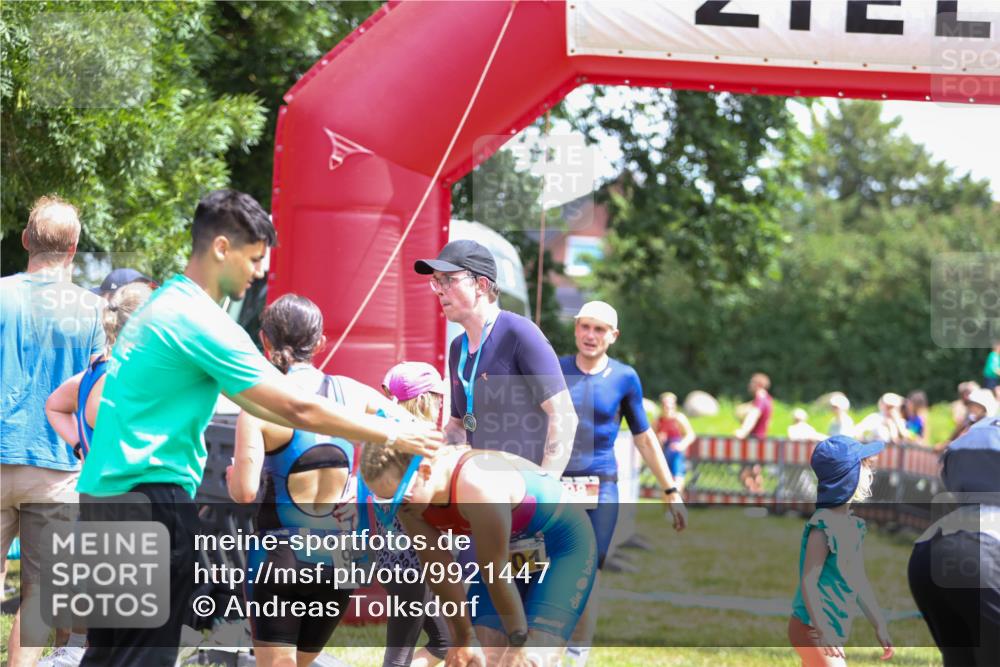 21.06.2026 - 29. Vierlanden-Triathlon Andreas Tolksdorf http://msf.ph/oto/9921447 21.06.2026 13:31:44 Ziel 98, 163, 999, 1021 meine-sportfotos.de