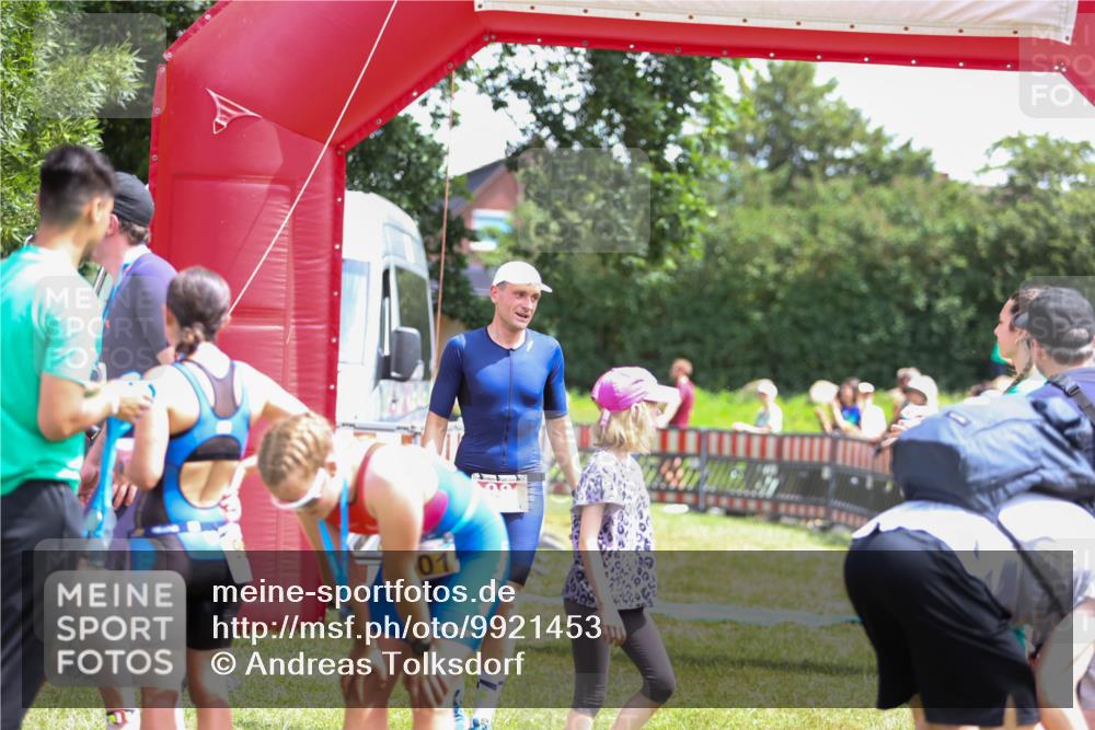 21.06.2026 - 29. Vierlanden-Triathlon Andreas Tolksdorf http://msf.ph/oto/9921453 21.06.2026 13:31:45 Ziel 98, 163, 999, 1021 meine-sportfotos.de