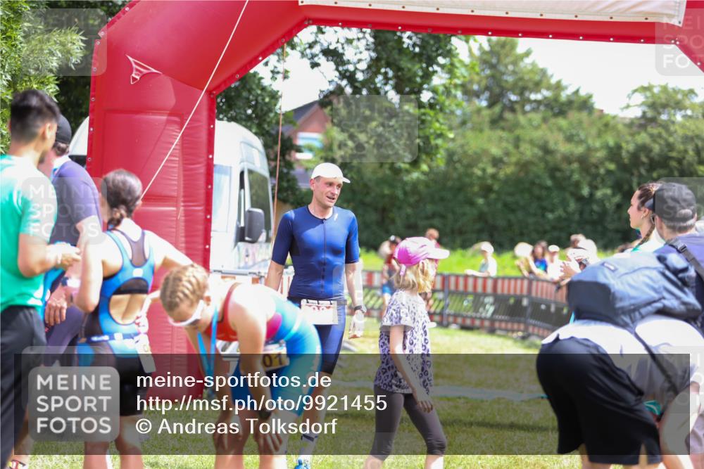 21.06.2026 - 29. Vierlanden-Triathlon Andreas Tolksdorf http://msf.ph/oto/9921455 21.06.2026 13:31:46 Ziel 98, 163, 999, 1021 meine-sportfotos.de