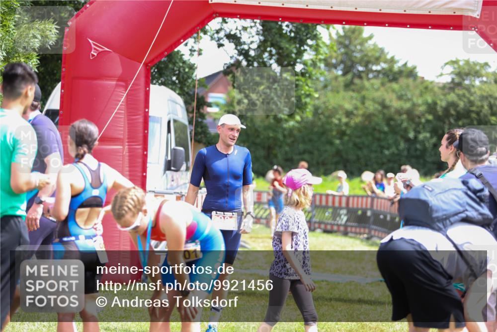 21.06.2026 - 29. Vierlanden-Triathlon Andreas Tolksdorf http://msf.ph/oto/9921456 21.06.2026 13:31:46 Ziel 98, 163, 999, 1021 meine-sportfotos.de