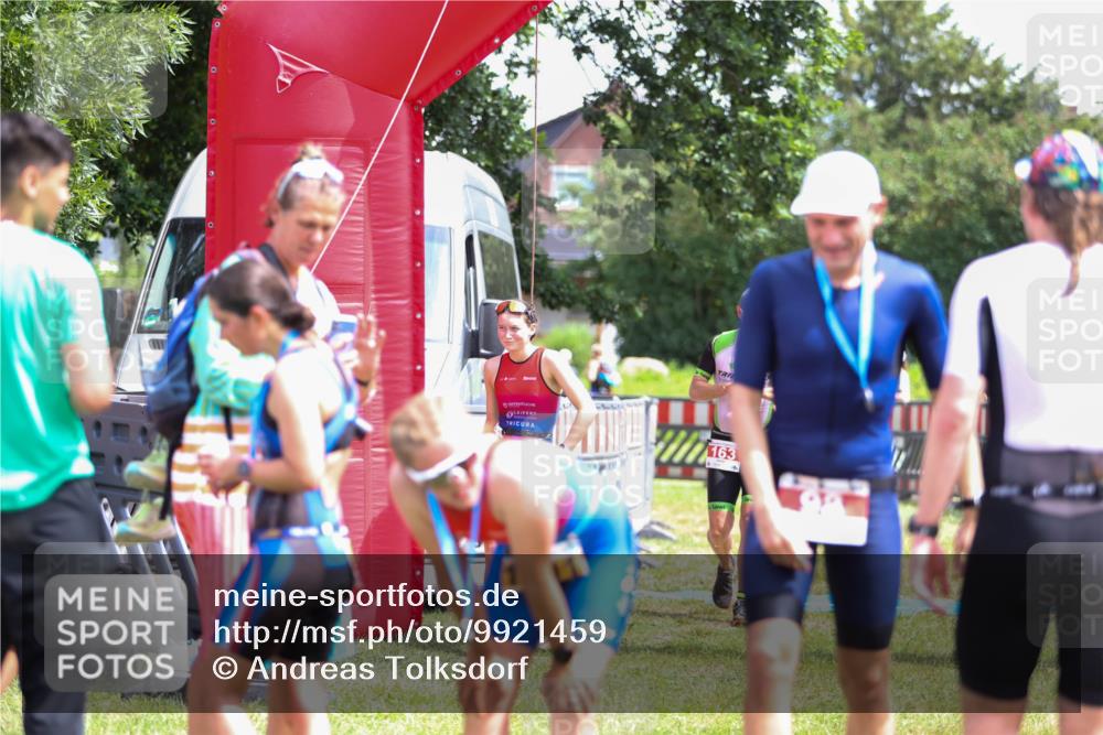 21.06.2026 - 29. Vierlanden-Triathlon Andreas Tolksdorf http://msf.ph/oto/9921459 21.06.2026 13:31:52 Ziel 163, 999, 1021 meine-sportfotos.de