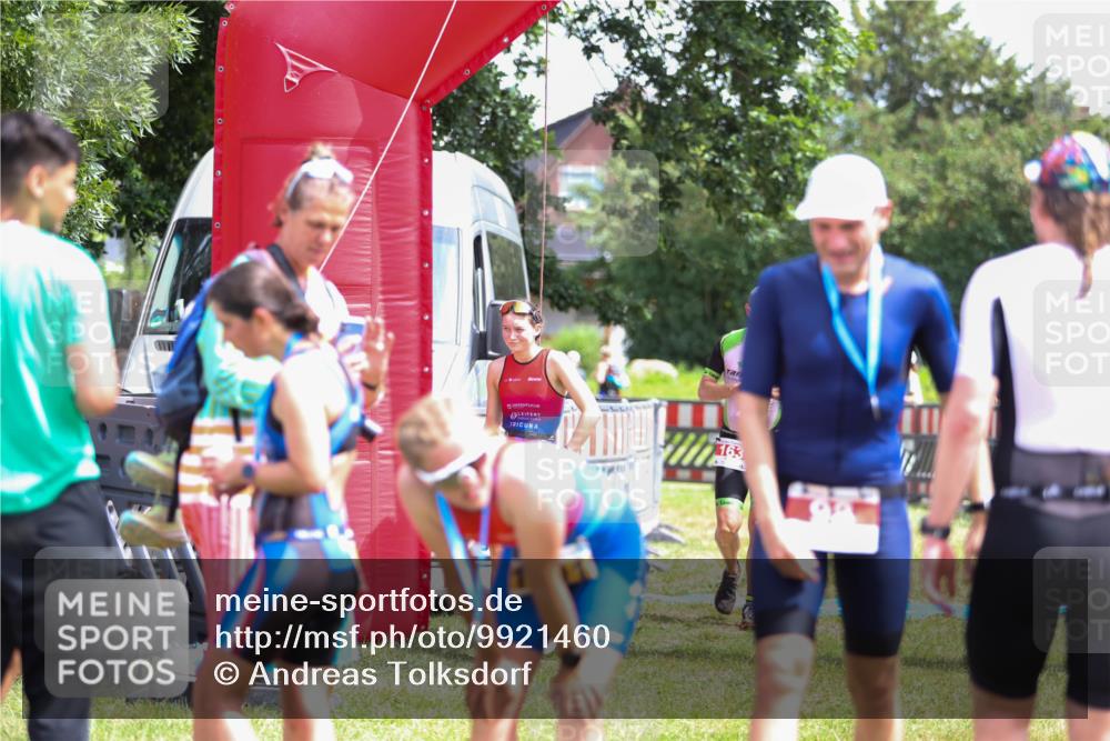 21.06.2026 - 29. Vierlanden-Triathlon Andreas Tolksdorf http://msf.ph/oto/9921460 21.06.2026 13:31:52 Ziel 163, 999, 1021 meine-sportfotos.de