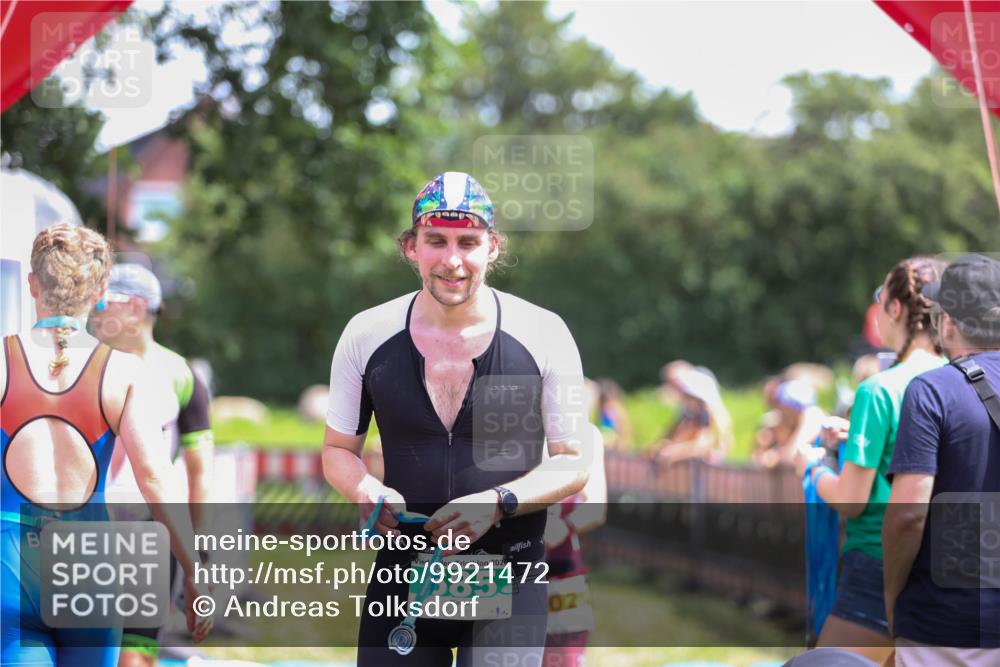 21.06.2026 - 29. Vierlanden-Triathlon Andreas Tolksdorf http://msf.ph/oto/9921472 21.06.2026 13:31:58 Ziel 1021 meine-sportfotos.de