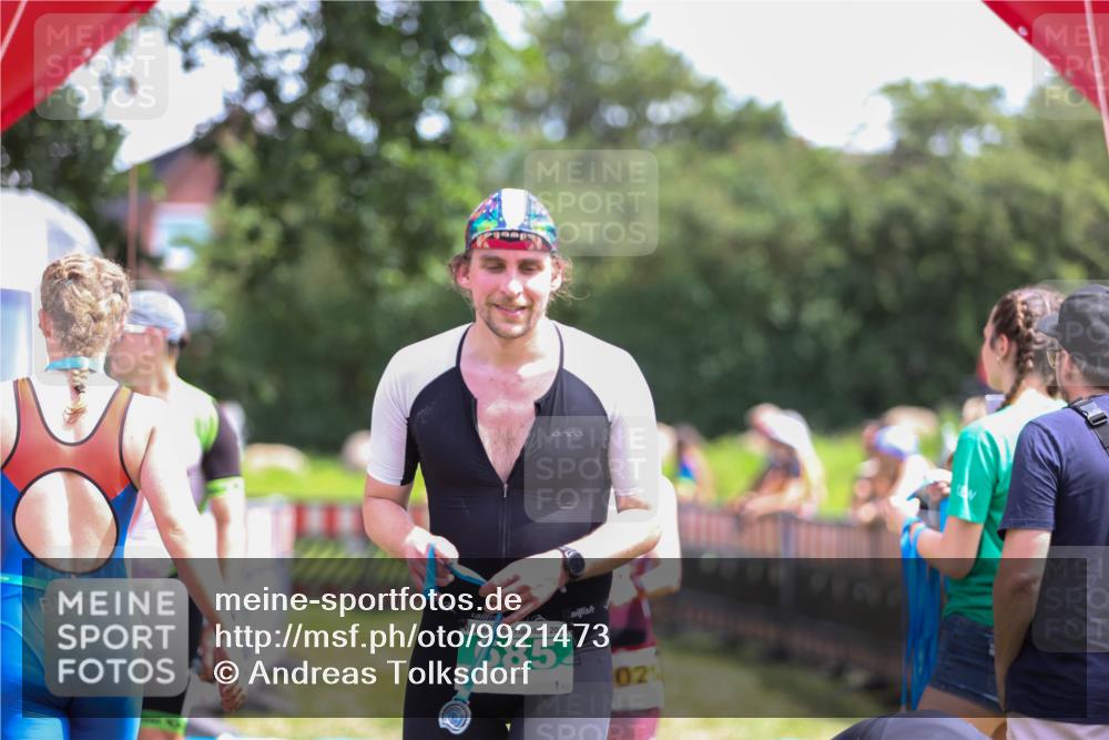 21.06.2026 - 29. Vierlanden-Triathlon Andreas Tolksdorf http://msf.ph/oto/9921473 21.06.2026 13:31:58 Ziel 1021 meine-sportfotos.de