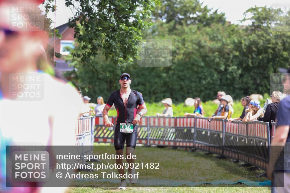 21.06.2026 - 29. Vierlanden-Triathlon Andreas Tolksdorf http://msf.ph/oto/9921482 21.06.2026 13:32:10 Ziel 636, 987 meine-sportfotos.de