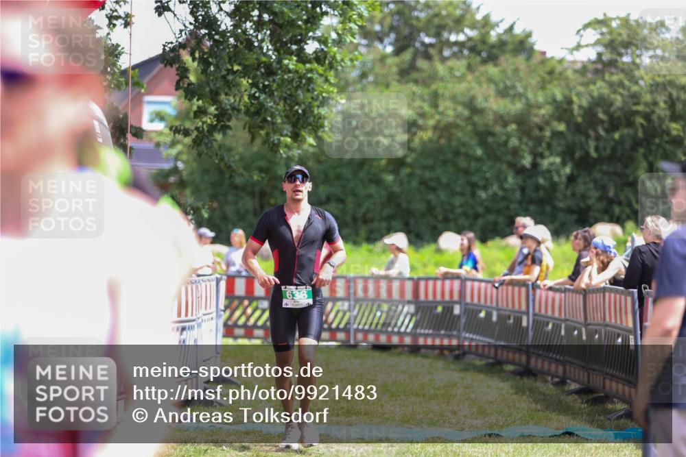 21.06.2026 - 29. Vierlanden-Triathlon Andreas Tolksdorf http://msf.ph/oto/9921483 21.06.2026 13:32:11 Ziel 636, 987 meine-sportfotos.de