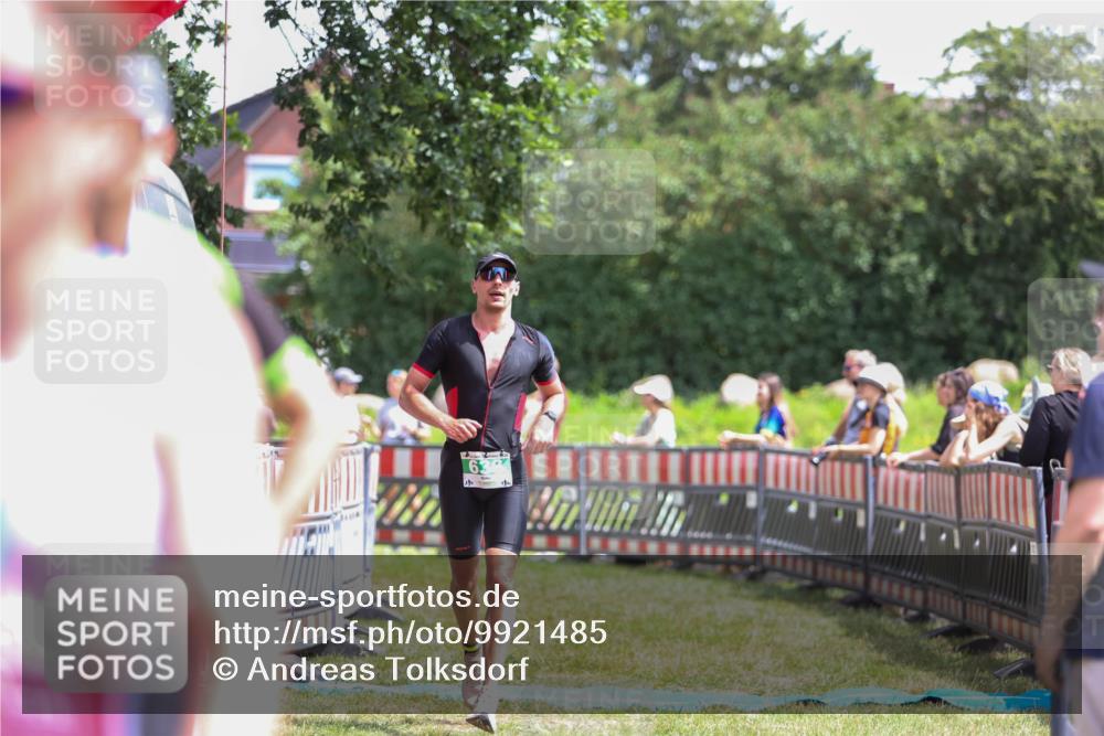 21.06.2026 - 29. Vierlanden-Triathlon Andreas Tolksdorf http://msf.ph/oto/9921485 21.06.2026 13:32:11 Ziel 636, 987 meine-sportfotos.de